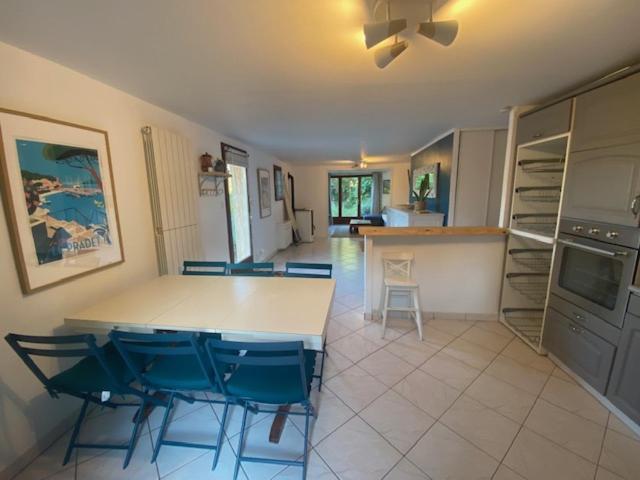 Joli rez-de-villa 80 m2 proche mer Carqueiranne Esterno foto